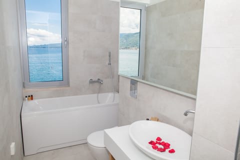 Deluxe Double Room, Balcony, Sea View | Bathroom | Free toiletries, hair dryer, bathrobes, slippers