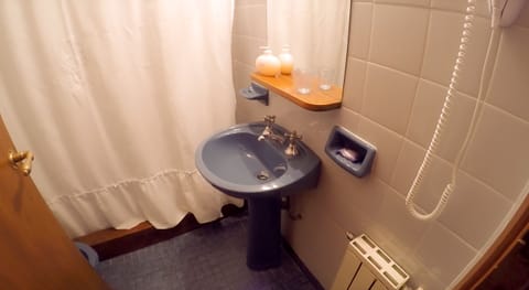 Standard Double Room | Bathroom sink