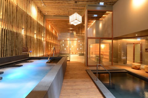 Indoor spa tub