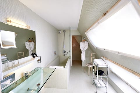 Superior Room | Bathroom | Rainfall showerhead, free toiletries, hair dryer, bathrobes