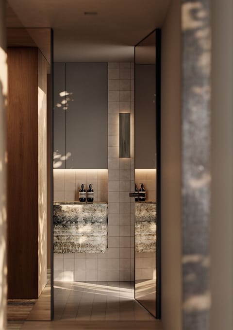 Signature Room | Bathroom | Combined shower/tub, designer toiletries, hair dryer, towels