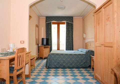 Minibar, in-room safe, desk, blackout drapes