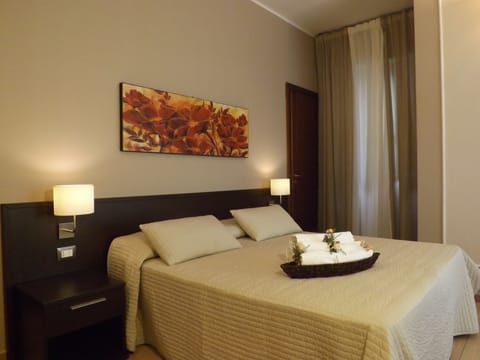 Junior Suite | Premium bedding, minibar, desk, soundproofing