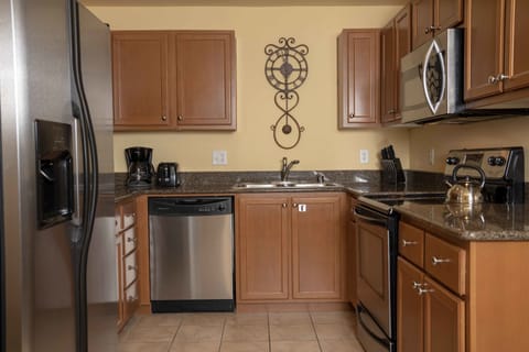 Room, 1 Bedroom, Private Bathroom | Private kitchen | Fridge, microwave, oven, stovetop