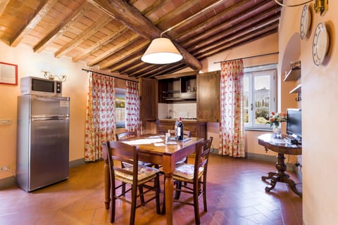 Traditional Apartment, 2 Bedrooms, Pool Access, Park View (Lavagna) | Private kitchen