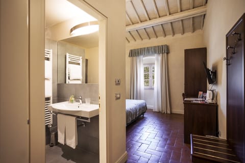 Classic Double or Twin Room, Pool Access | Bathroom | Hair dryer, bidet, towels, soap