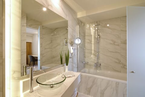 Executive Suite, Acropolis View | Bathroom | Shower, free toiletries, hair dryer, towels