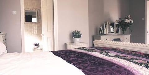 Double Room (Lavender - King Bed) | Premium bedding, iron/ironing board, free WiFi