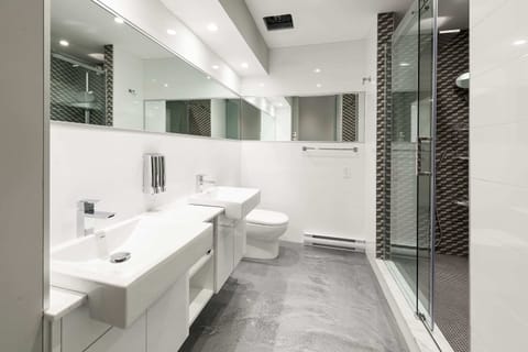 Suite, 2 Bedrooms (1304) | Bathroom | Shower, hydromassage showerhead, free toiletries, hair dryer
