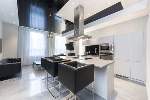 Suite, 2 Bedrooms (1304) | Private kitchen | Full-size fridge, microwave, oven, stovetop
