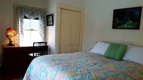 Room, 1 Queen Bed | Free WiFi