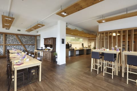 Daily buffet breakfast (CHF 12 per person)