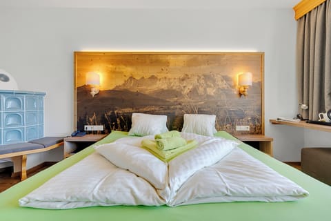 Double Room | In-room safe, desk, free cribs/infant beds, free WiFi