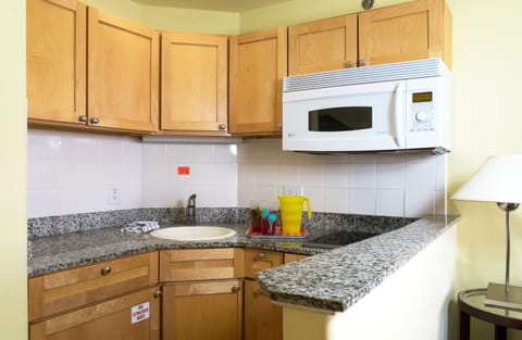 Townhome, 2 Bedrooms, Balcony, Ocean View | Private kitchenette | Fridge, microwave, coffee/tea maker, electric kettle