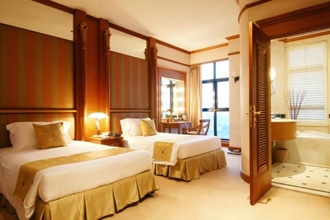 Penthouse Suite, 3 Bedroom | Premium bedding, minibar, in-room safe, desk