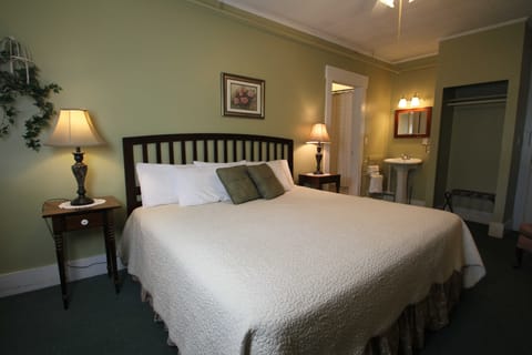 Standard Room, 1 King Bed | Iron/ironing board, free WiFi, bed sheets