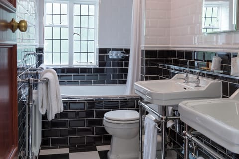 Suite, 1 King Bed, Non Smoking | Bathroom | Combined shower/tub, free toiletries, hair dryer, towels