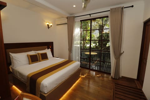 Deluxe Double Room, Balcony | Desk, iron/ironing board, free WiFi