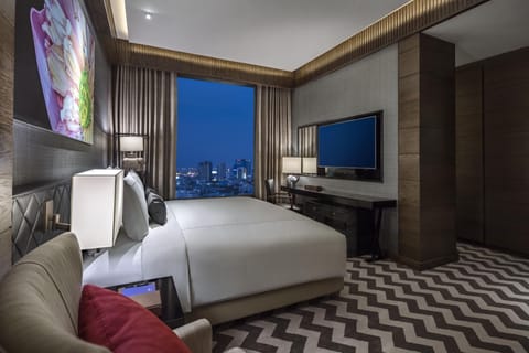 Ayutthaya Suites | Premium bedding, minibar, in-room safe, desk