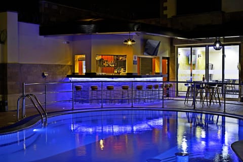 Poolside bar