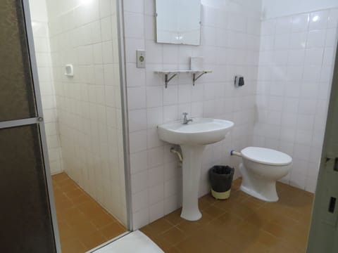 Economy Double Room | Bathroom | Shower, free toiletries, towels