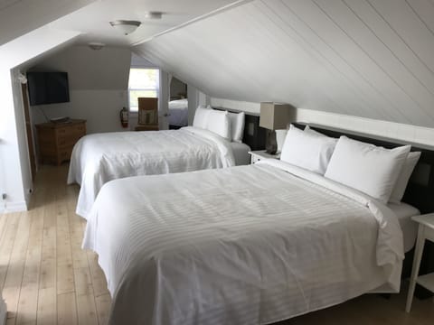 Suite, 2 Queen Beds, Ensuite (Loft) | Premium bedding, blackout drapes, soundproofing, free WiFi