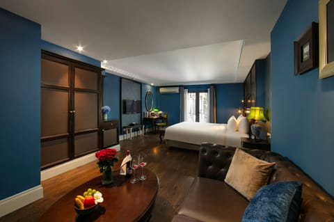 Royal Suite, Balcony | Premium bedding, down comforters, memory foam beds, minibar