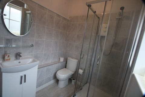 Standard Single Room, Ensuite | Bathroom