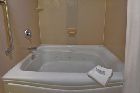 Studio Suite, 1 King Bed, Jetted Tub | Bathroom | Combined shower/tub, free toiletries, hair dryer, towels