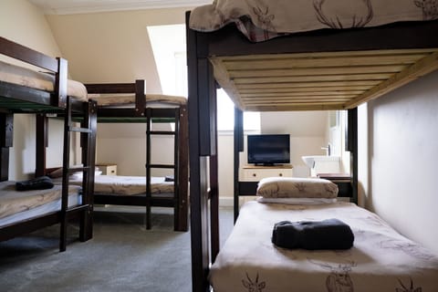 Bunk room for 6 (Private 6 bed Bunk Room) | Free WiFi, bed sheets