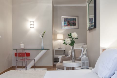 Suite Provençale | Premium bedding, pillowtop beds, minibar, in-room safe