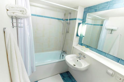 Combined shower/tub, eco-friendly toiletries, hair dryer, towels
