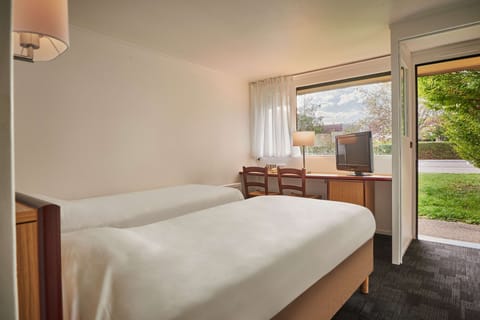 Standard Room, 2 Twin Beds | Room amenity