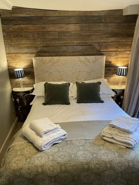 Economy Double Room, Ensuite