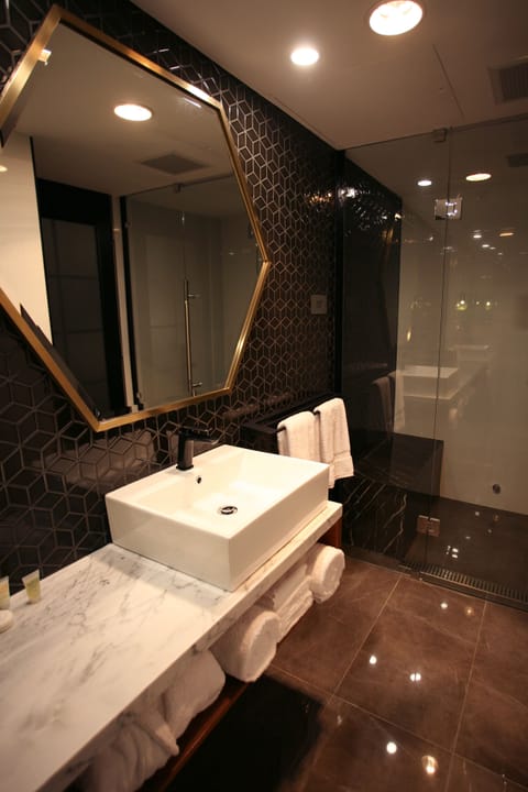 Luxe Suite | Bathroom | Shower, designer toiletries, hair dryer, bathrobes