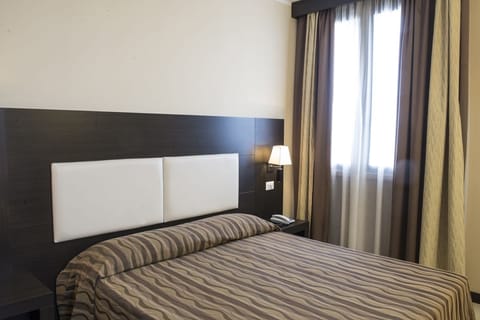 Comfort Double or Twin Room | Minibar, in-room safe, desk, soundproofing