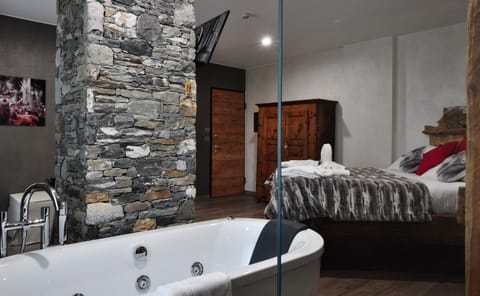 Design Suite, Sauna | Jetted tub