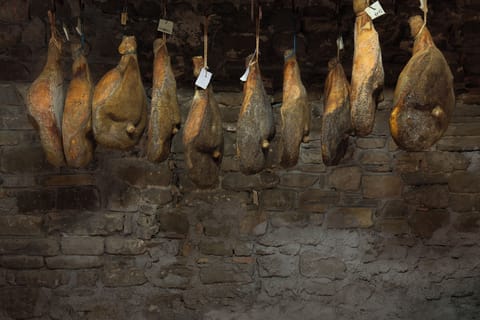 Lunch and dinner served, Italian cuisine