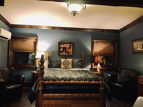 Deluxe Room, 1 Queen Bed, Non Smoking, Refrigerator (Copland) | Premium bedding, memory foam beds, individually decorated