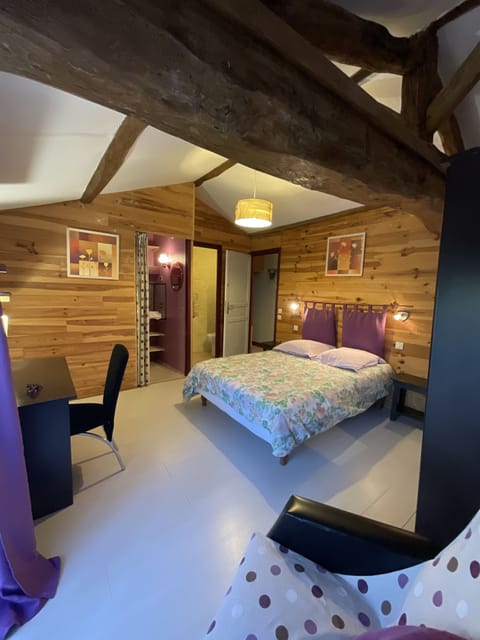 Deluxe Room, Garden View (Lilas) | Individually decorated, individually furnished, desk, iron/ironing board