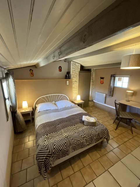 Double Room, Shared Bathroom (Châtaigne) | Individually decorated, individually furnished, desk, iron/ironing board