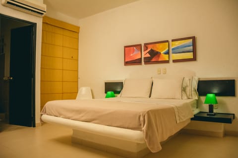 Minibar, iron/ironing board, free WiFi, bed sheets