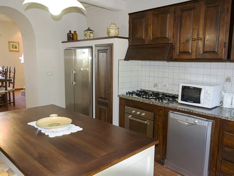 Villa, 5 Bedrooms | Private kitchenette | Stovetop, toaster, highchair, cookware/dishes/utensils