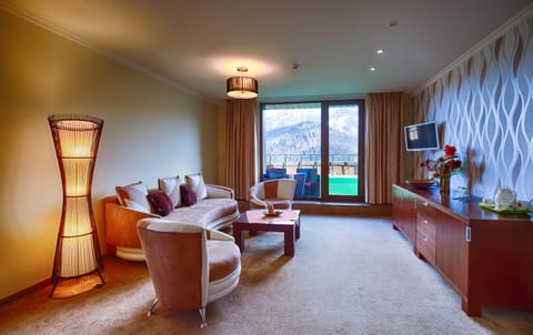 Deluxe Suite, 2 Bedrooms, Mountain View | Minibar, in-room safe, desk, soundproofing