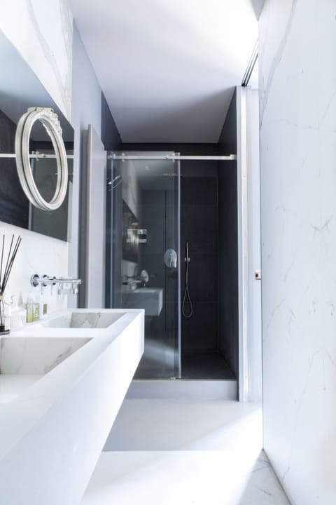 Deluxe Double Room (Grey) | Bathroom | Shower, rainfall showerhead, designer toiletries, hair dryer