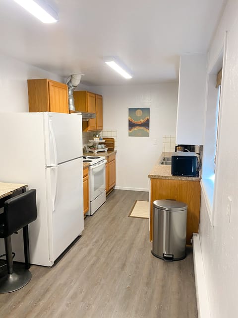 Apartment | Private kitchen | Microwave, coffee/tea maker