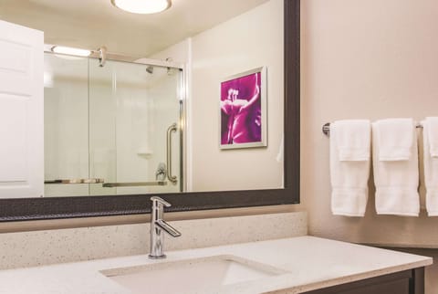 Suite, 1 Bedroom, Non Smoking | Bathroom | Free toiletries, hair dryer, towels