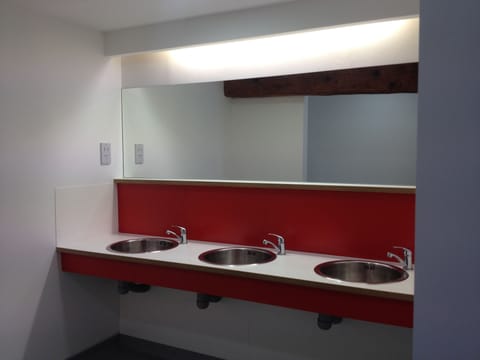 Standard Quadruple Room | Bathroom sink