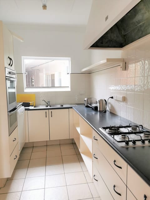 Comfort House, 3 Bedrooms, Non Smoking | Private kitchen | Mini-fridge, microwave, electric kettle, freezer