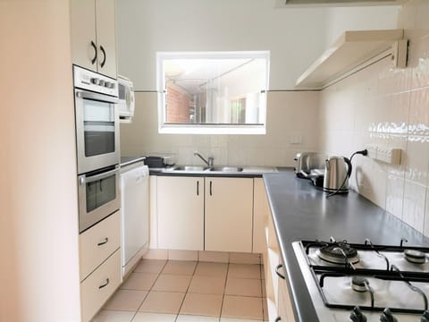 Comfort House, 3 Bedrooms, Non Smoking | Private kitchen | Mini-fridge, microwave, electric kettle, freezer